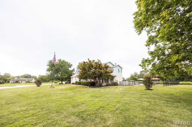 5148 Live Oak Drive, Smithton, IL 62285