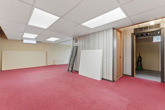 3108 Maplecrest Road, Bettendorf, IA 52722