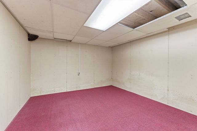 3108 Maplecrest Road, Bettendorf, IA 52722