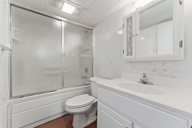 3108 Maplecrest Road, Bettendorf, IA 52722