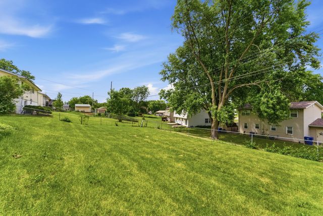 3108 Maplecrest Road, Bettendorf, IA 52722