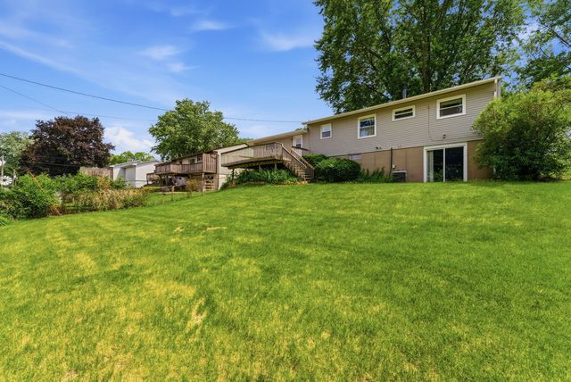 3108 Maplecrest Road, Bettendorf, IA 52722