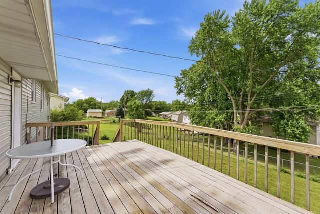 3108 Maplecrest Road, Bettendorf, IA 52722
