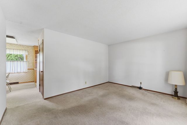 3108 Maplecrest Road, Bettendorf, IA 52722