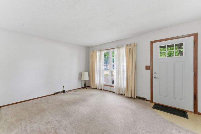 3108 Maplecrest Road, Bettendorf, IA 52722