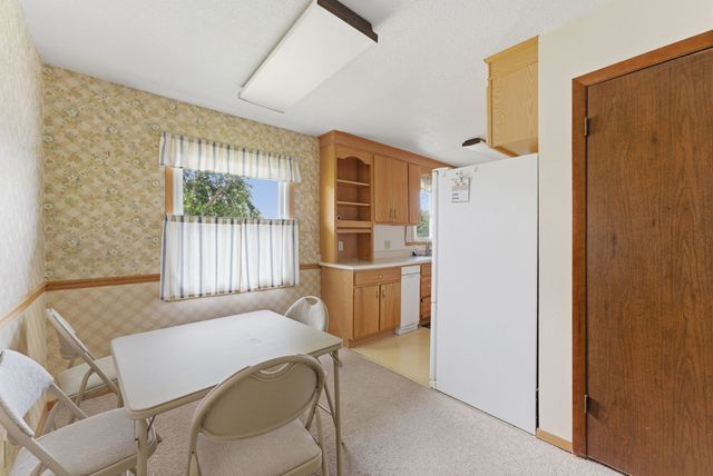 3108 Maplecrest Road, Bettendorf, IA 52722