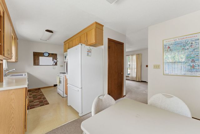 3108 Maplecrest Road, Bettendorf, IA 52722