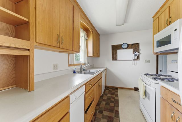 3108 Maplecrest Road, Bettendorf, IA 52722