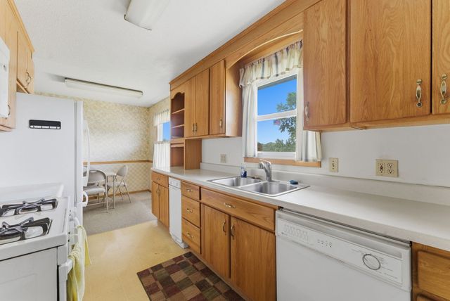 3108 Maplecrest Road, Bettendorf, IA 52722