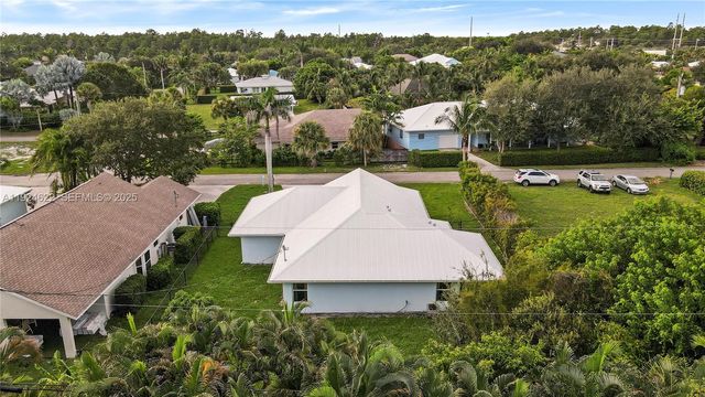 9155 SE Athena St, Hobe Sound, FL 33455