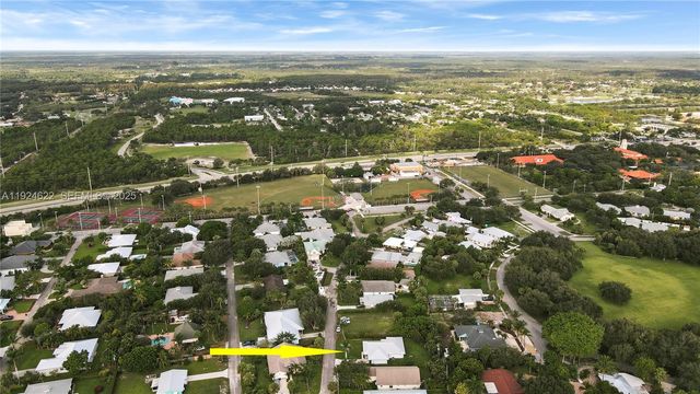 9155 SE Athena St, Hobe Sound, FL 33455