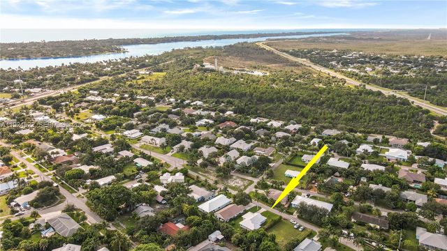 9155 SE Athena St, Hobe Sound, FL 33455