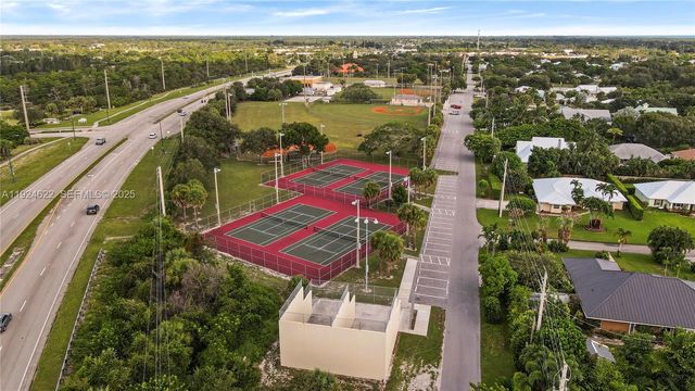 9155 SE Athena St, Hobe Sound, FL 33455