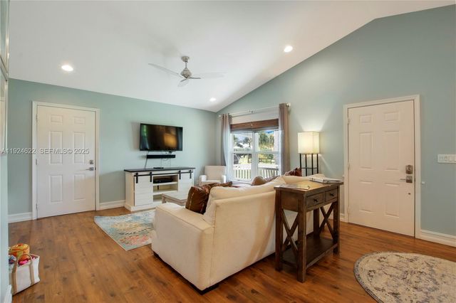 9155 SE Athena St, Hobe Sound, FL 33455