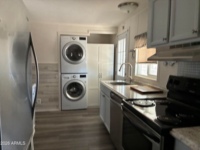 53 N MOUNTAIN Road N, Apache Junction, AZ 85120