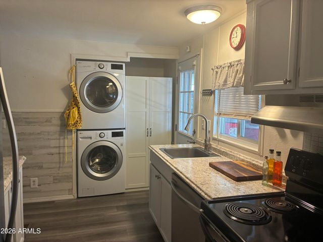 53 N MOUNTAIN Road 58, Apache Junction, AZ 85120