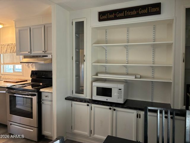 53 N MOUNTAIN Road N, Apache Junction, AZ 85120