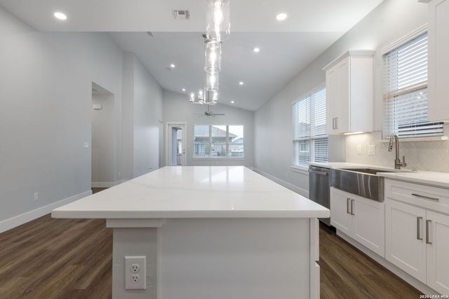 712 Wedgewood Lane, Fredericksburg, TX 78624