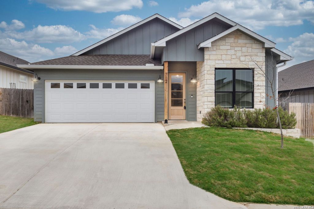 712 Wedgewood Lane, Fredericksburg, TX 78624