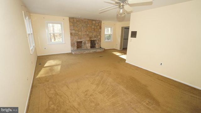 1253 LEXINGTON DR, Yardley, PA 19067