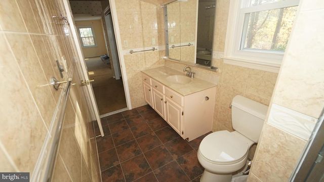 1253 LEXINGTON DR, Yardley, PA 19067