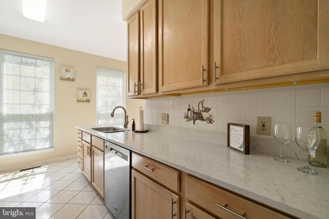 5140 BEAUREGARD ST, Alexandria, VA 22312