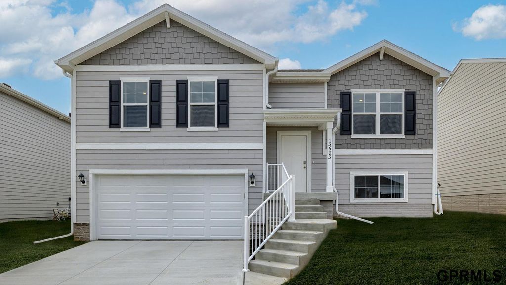 8828 S 185th Street, Omaha, NE 68136