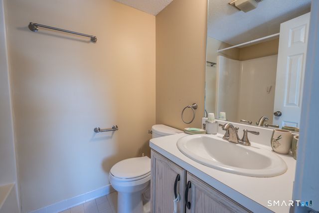 565 Newfield Street APT 34, Middletown, CT 06457