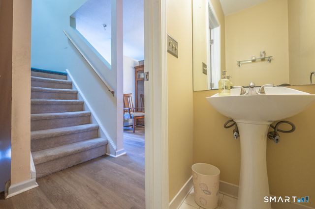 565 Newfield Street APT 34, Middletown, CT 06457