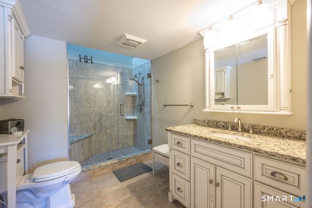 565 Newfield Street APT 34, Middletown, CT 06457