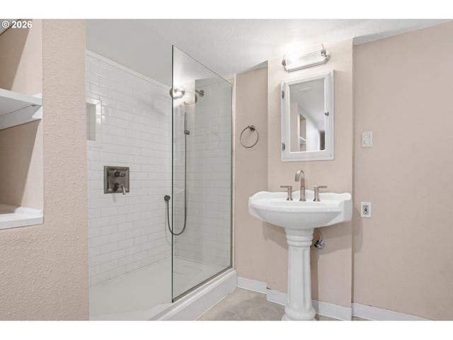 5617 Ne 27TH Ave, Portland, OR 97211
