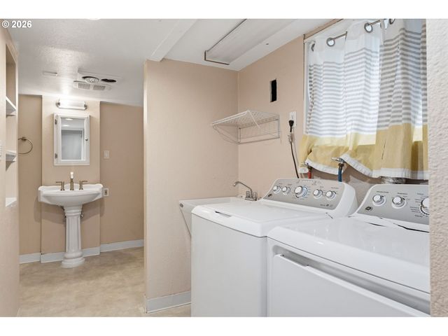 5617 Ne 27TH Ave, Portland, OR 97211