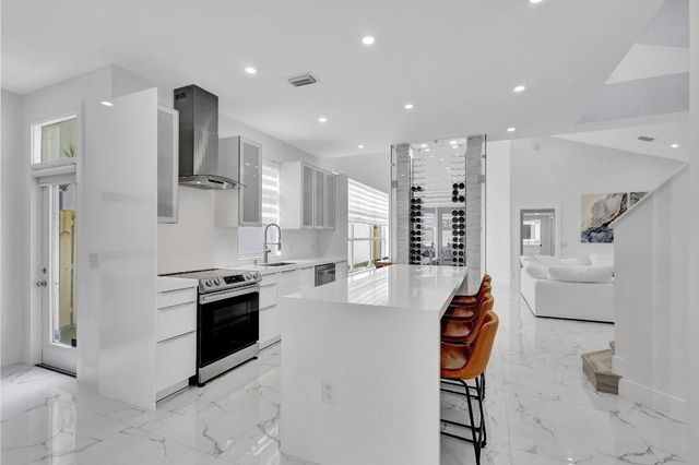 6631 NW 25th Avenue, Boca Raton, FL 33496