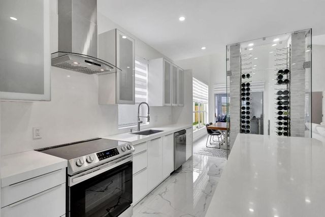 6631 NW 25th Avenue, Boca Raton, FL 33496