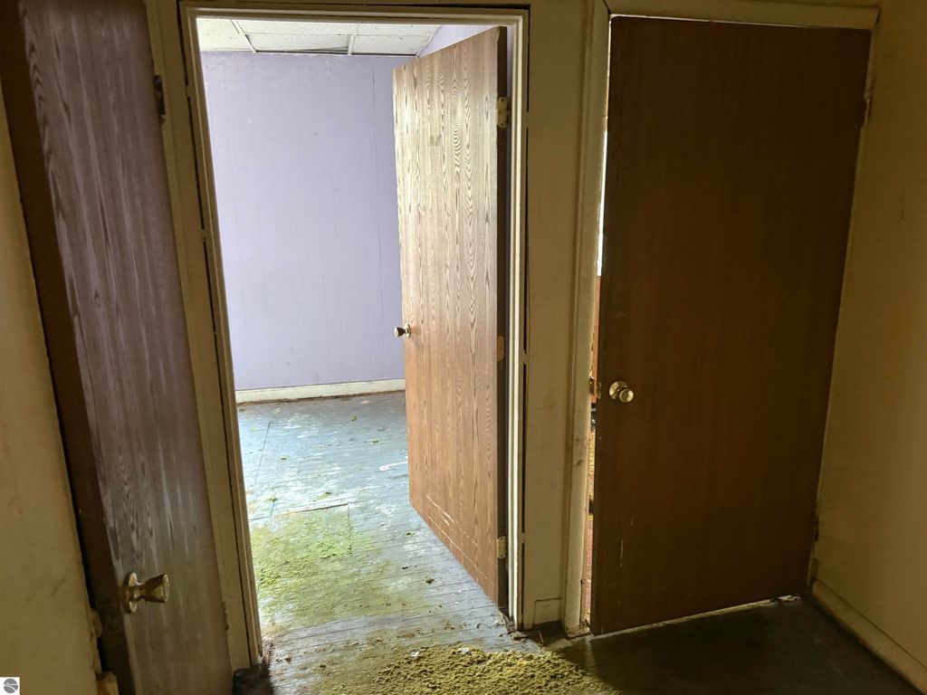 Image 6 of property listing at 221 Woodworth Avenue, Alma, MI 48801