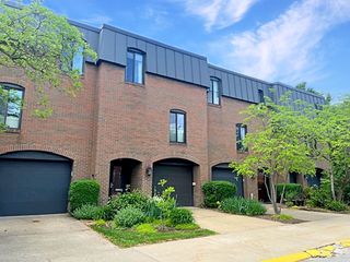 3 Foster Square 3, Central North Side, PA 15212