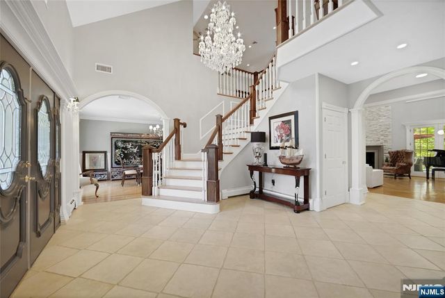 8 Garden Court, Upper Saddle River, NJ 07458