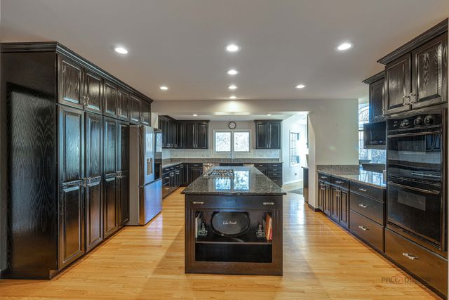 21 N Ridge Road, Lake Forest, IL 60045