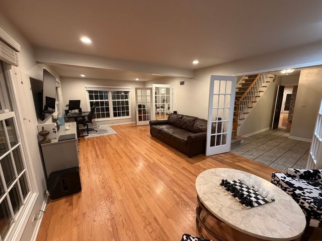 21 N Ridge Road, Lake Forest, IL 60045