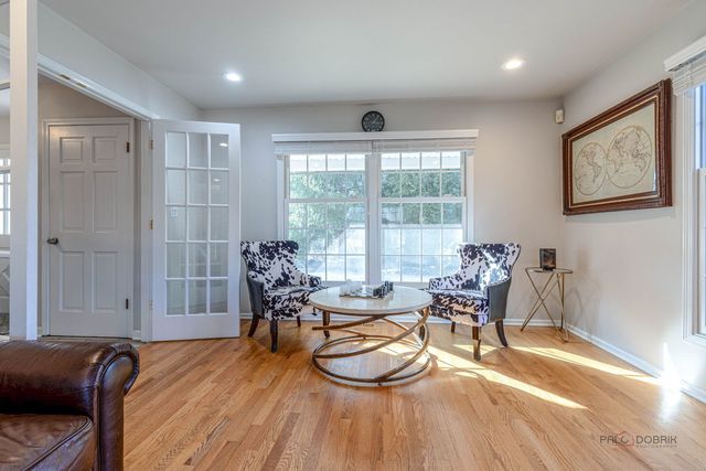 21 N Ridge Road, Lake Forest, IL 60045