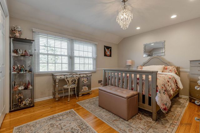 21 N Ridge Road, Lake Forest, IL 60045