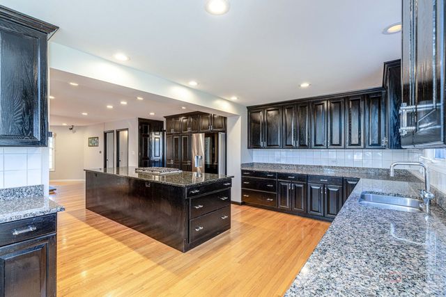 21 N Ridge Road, Lake Forest, IL 60045