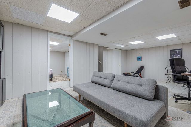 21 N Ridge Road, Lake Forest, IL 60045