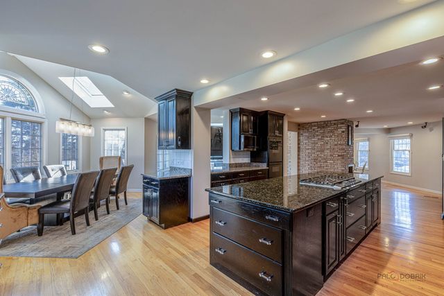 21 N Ridge Road, Lake Forest, IL 60045