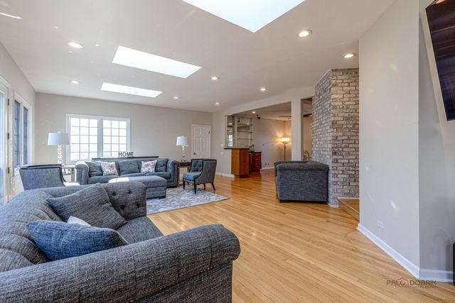 21 N Ridge Road, Lake Forest, IL 60045