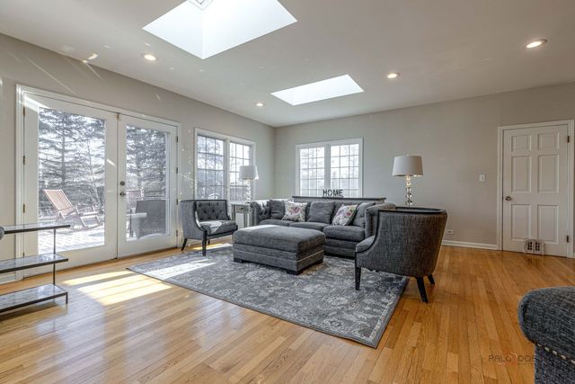 21 N Ridge Road, Lake Forest, IL 60045