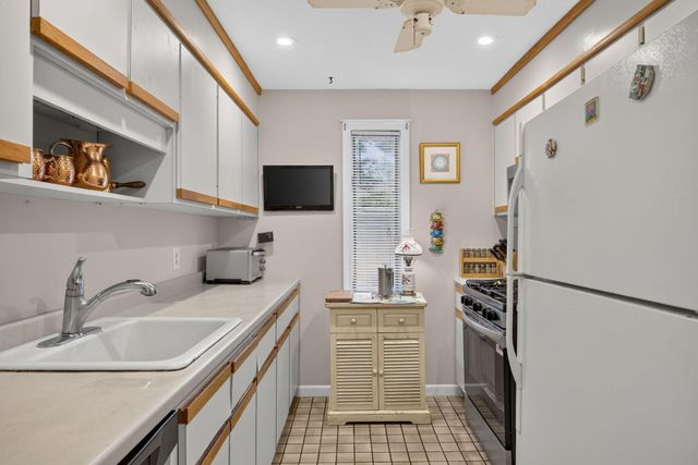300 Buck Island Road APT 14C, West Yarmouth, MA 02673