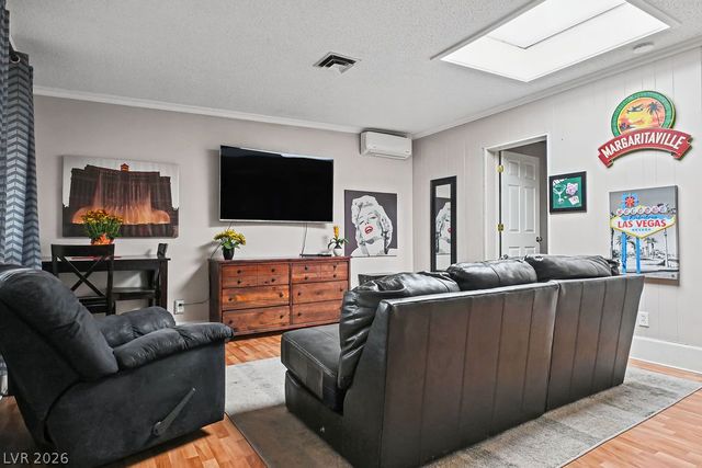 221 Circle Drive, Las Vegas, NV 89101