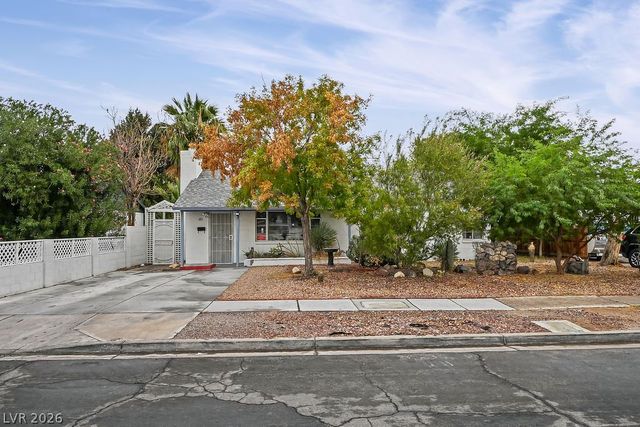 221 Circle Drive, Las Vegas, NV 89101