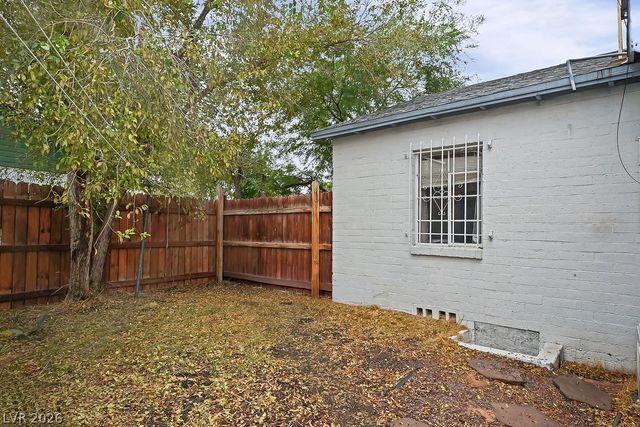221 Circle Drive, Las Vegas, NV 89101